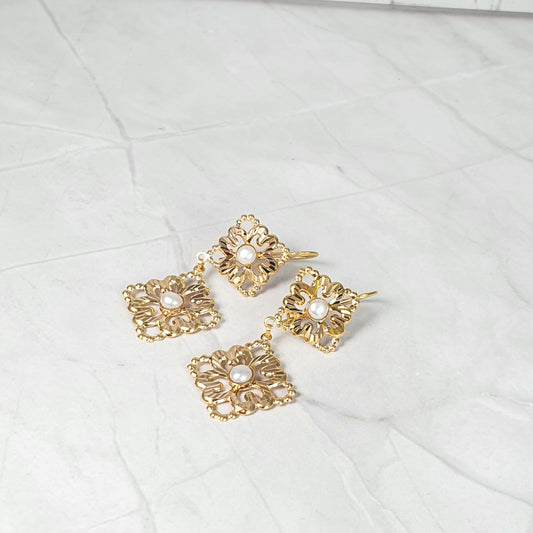 21 K EARRINGS